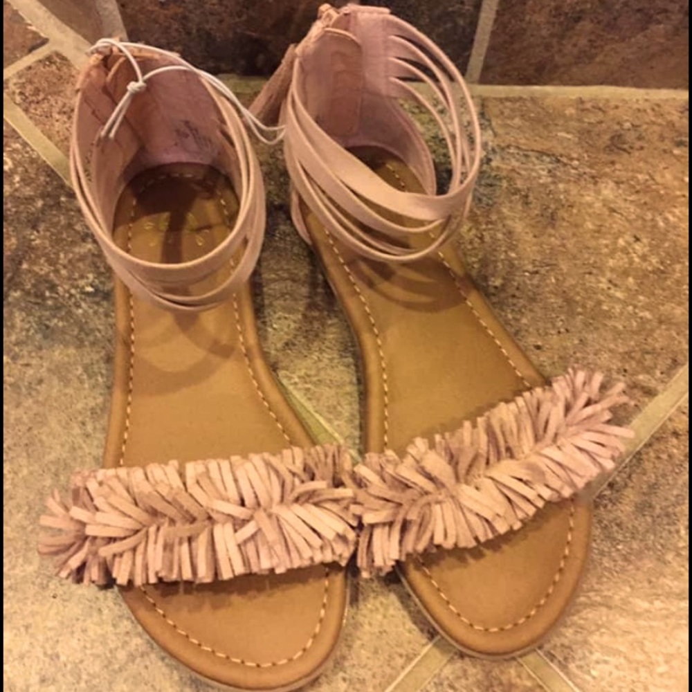 Girl’s size 2 sandals